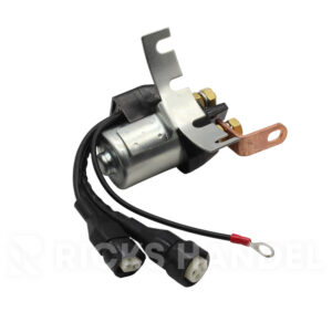 Onderkant van Smartstart Junior EF-1070 startrelais met montagebevestiging voor hydraulische pomp.